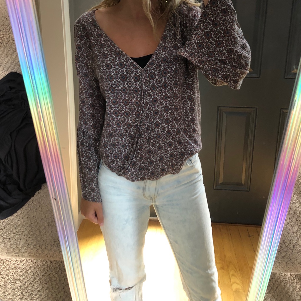 American Eagle Patterned Blouse!